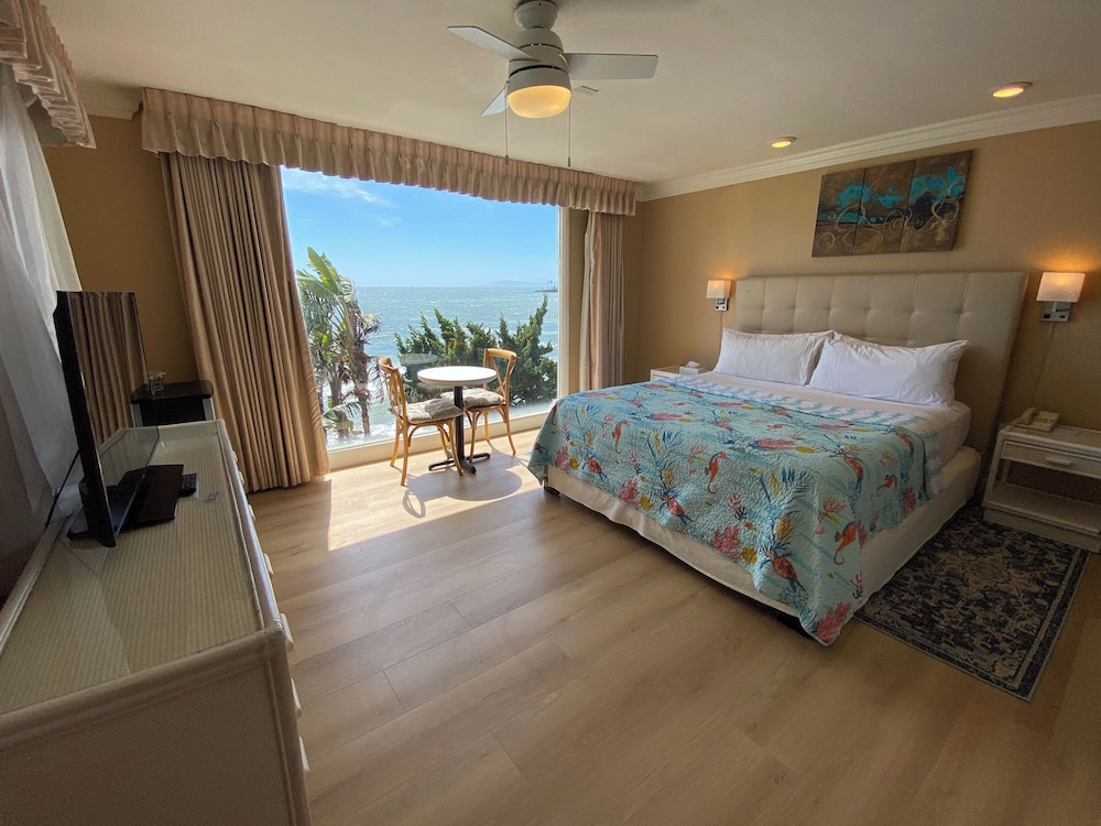 OCEAN VIEW TWO ROOM JACUZZI SUITE #12 photo 2