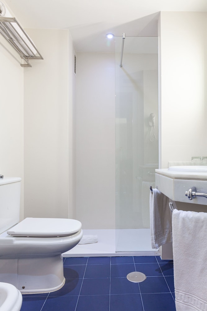 Double Room - Photo 14