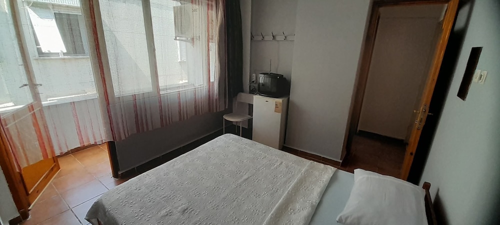 Economy Double Room ((ORTAK BANYOLU)) photo 3