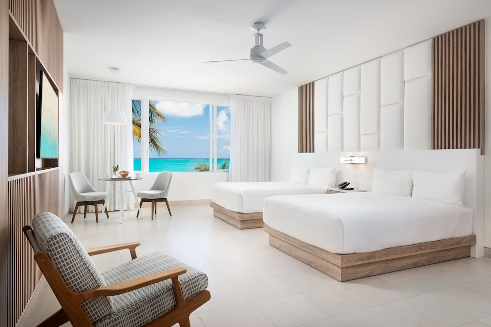 Grand Studio, 2 Queen Beds, Oceanfront (2 Queens)
