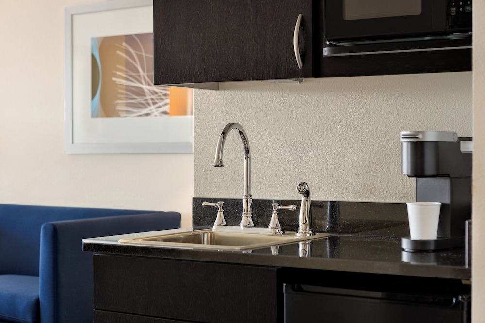 Suite, 2 Queen Beds, Mountain View