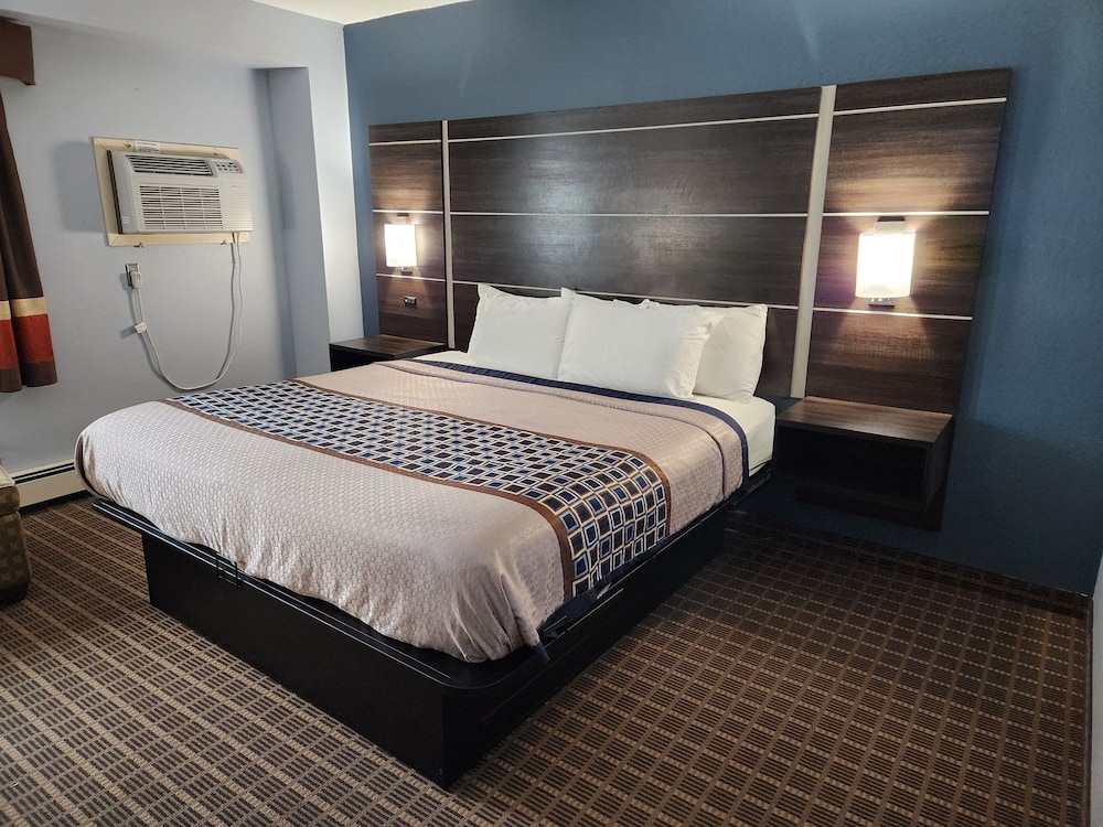 Standard Single Room, 1 King Bed, Accessible photo 2