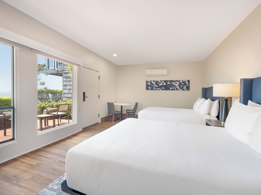 Standard Room, 2 Queen Beds, Garden View photo 2