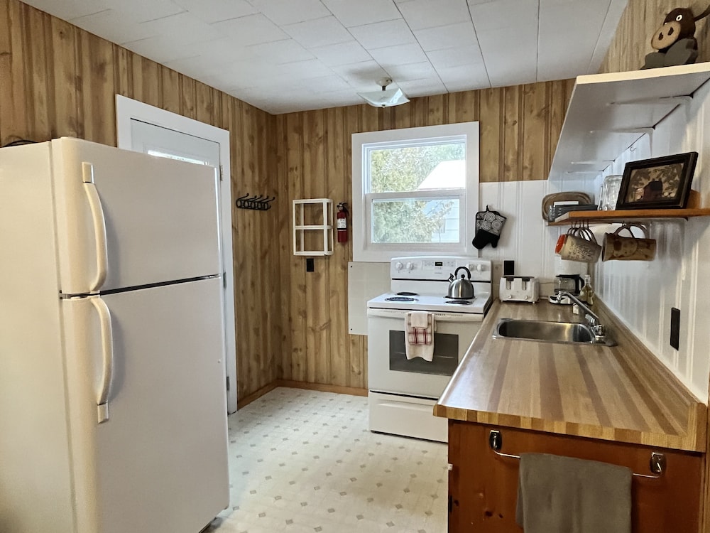 Cottage 3 Waterfront with Wi Fi and TV photo 3