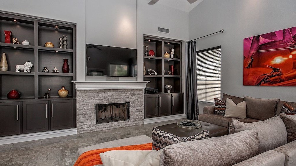 Studio (4 Bedrooms)