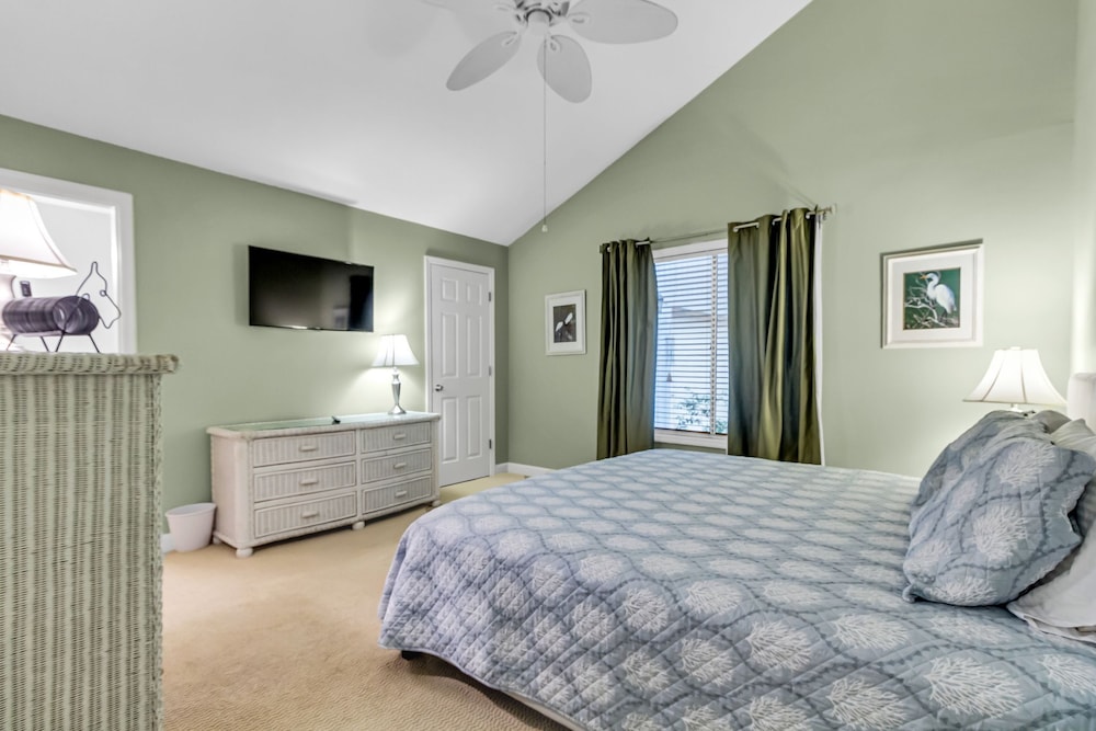 House, Multiple Beds, Kitchen, Pool View (67 Forest Drive)