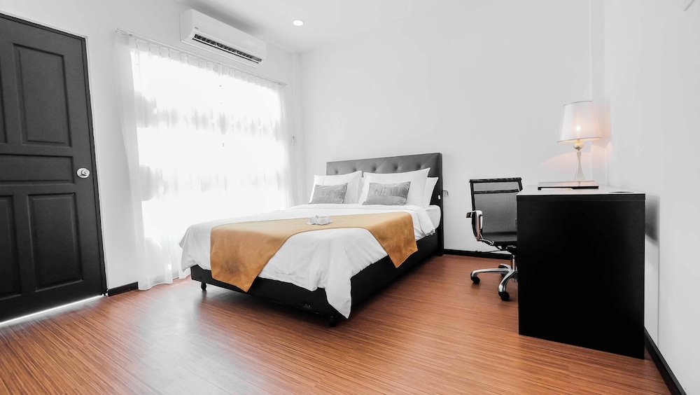 Family House, 4 Bedrooms, Terrace
