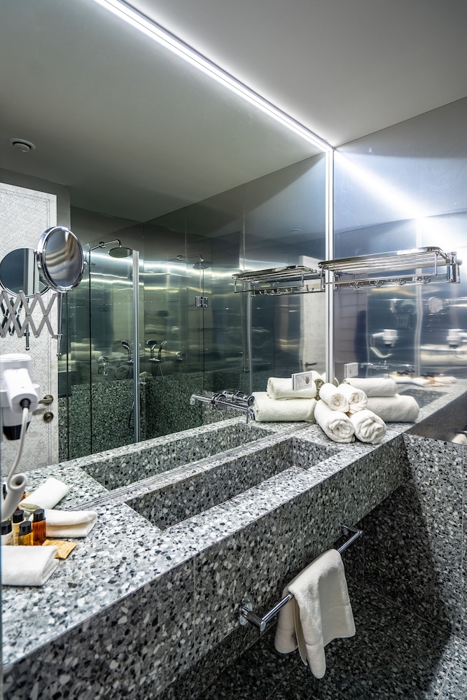 Standard Twin Room - Photo 24