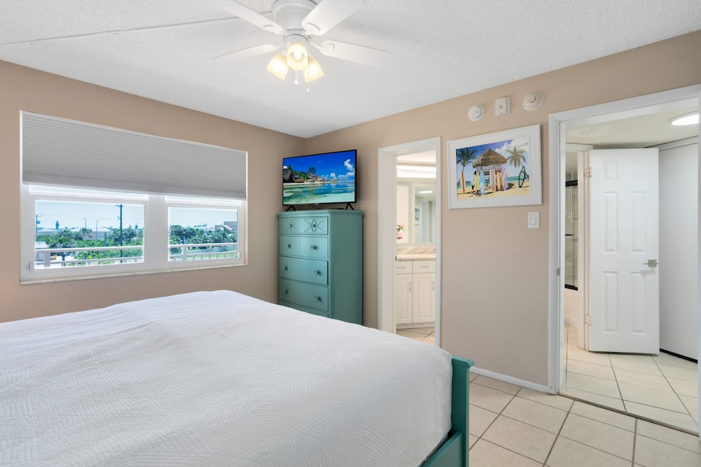 Premium Condo, 2 Bedrooms, Oceanfront photo 1