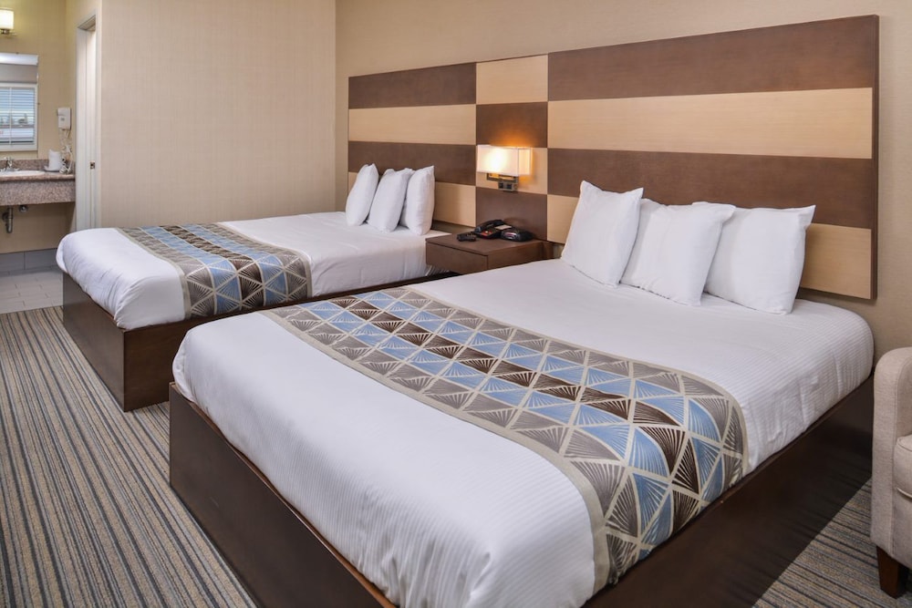 Standard Room, 2 Queen Beds, Non Smoking photo 2