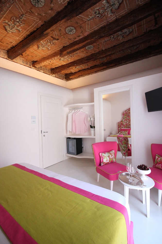 Junior Suite, Balcony, City View photo 2