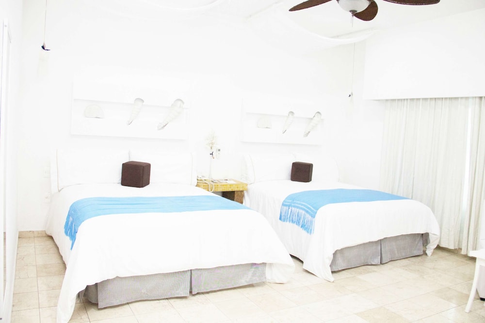 Standard Room, 2 Double Beds, Non Smoking - Photo 1