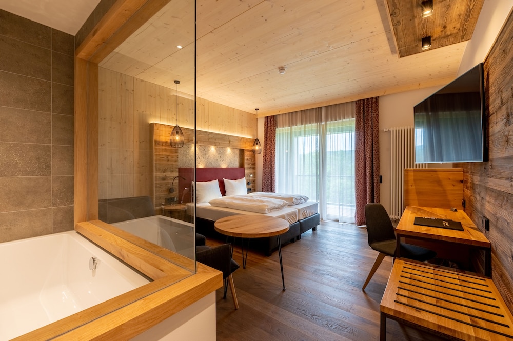 Luxury Room, Non Smoking, Mountain View