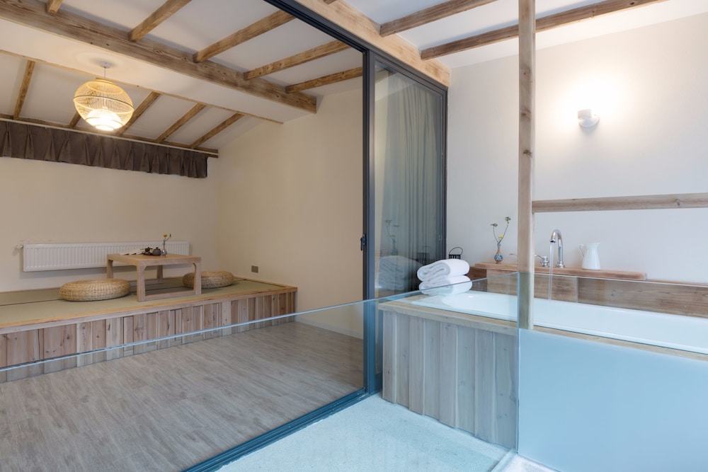 Loft, Hot Tub photo 1