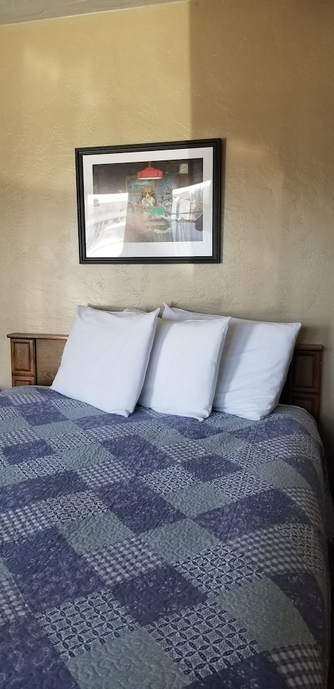 Standard Single Room, 1 Queen Bed - Photo 1