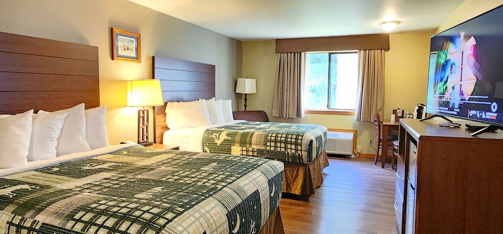 Deluxe Room, 2 Queen Beds (Rooms with 2 Queen beds) photo 1