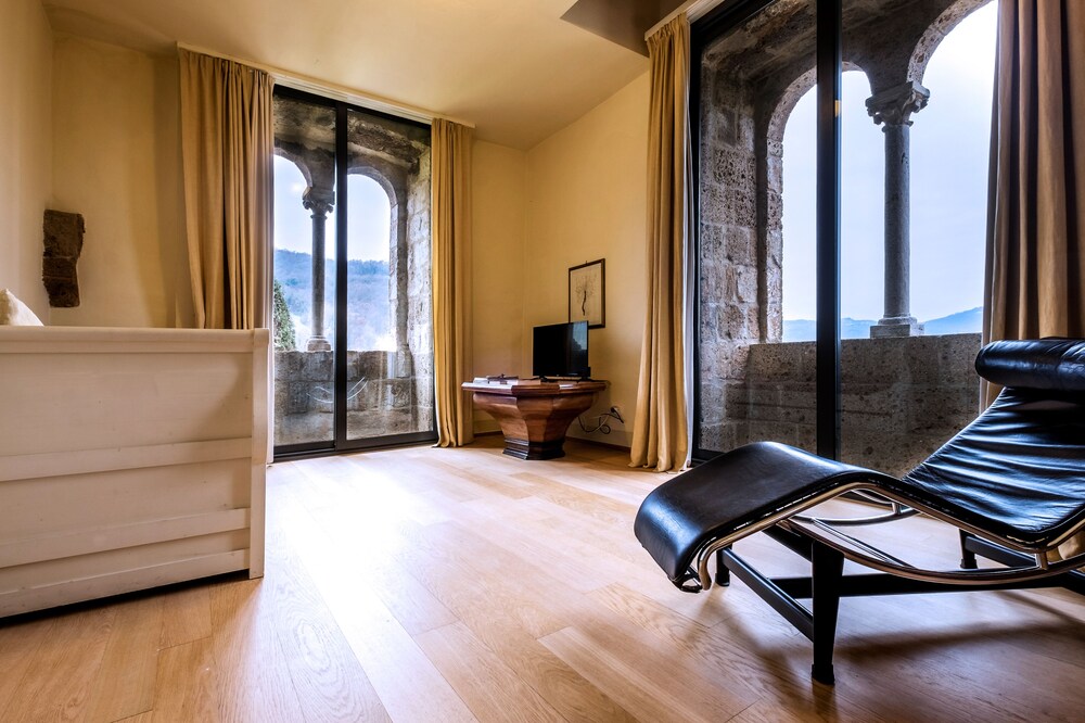 Suite (Cardinale)