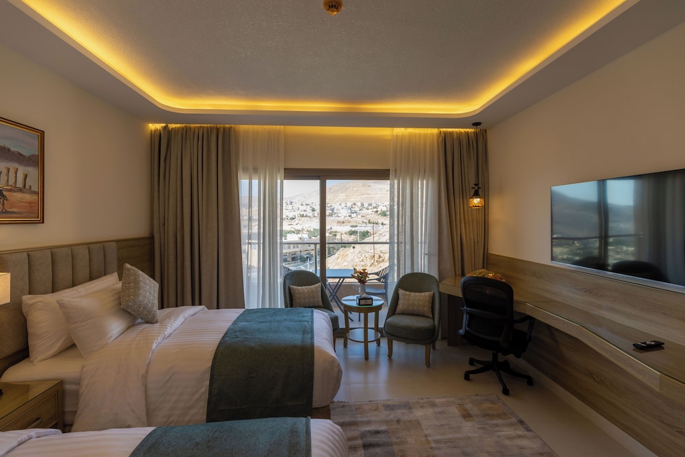 Junior Twin Room, Balcony, Mountain View