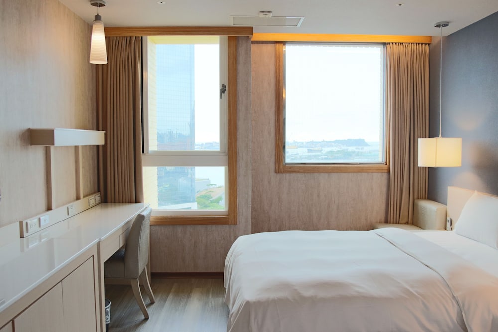 Standard Room, 2 Double Beds, Harbor View photo 2