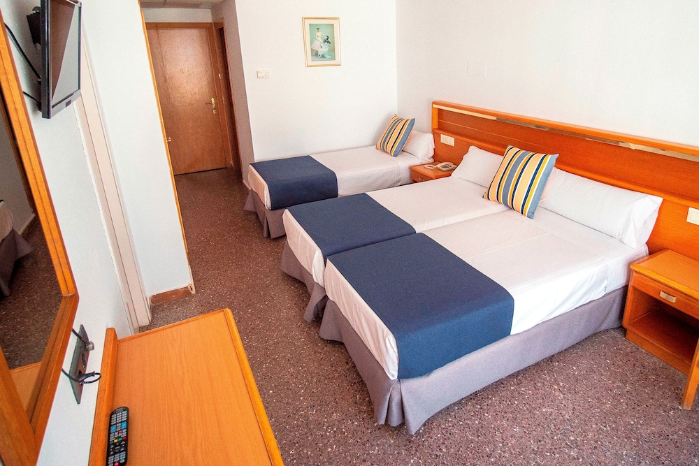 Standard Triple Room photo 3