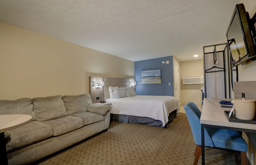 Queen Bed with sofa photo 2