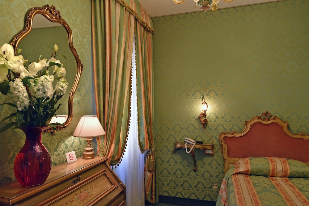 Single Room photo 2