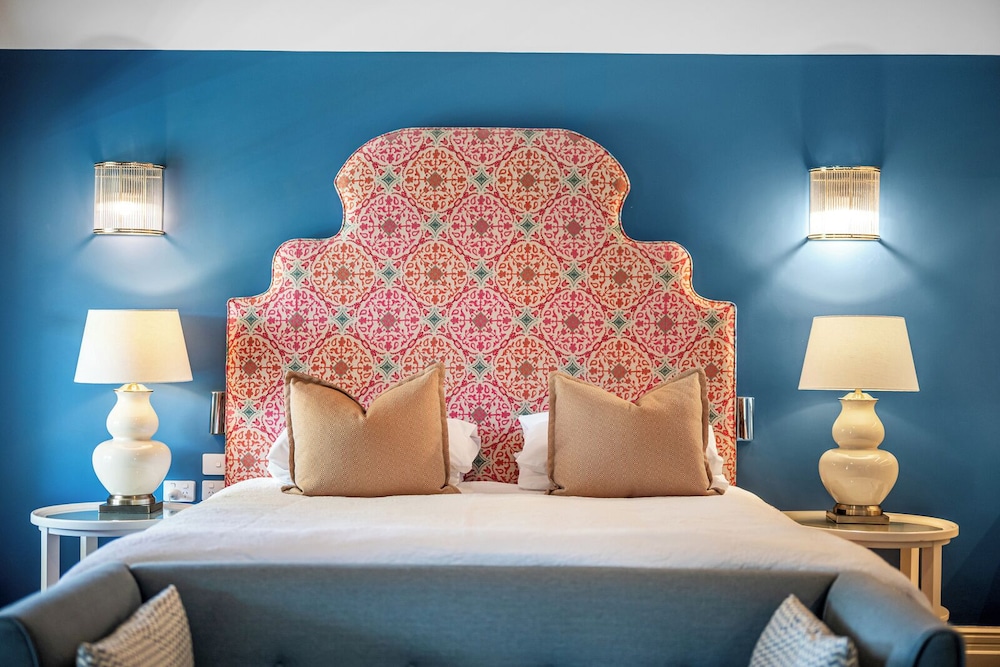 Signature Suite, 1 King Bed, Balcony, Garden View