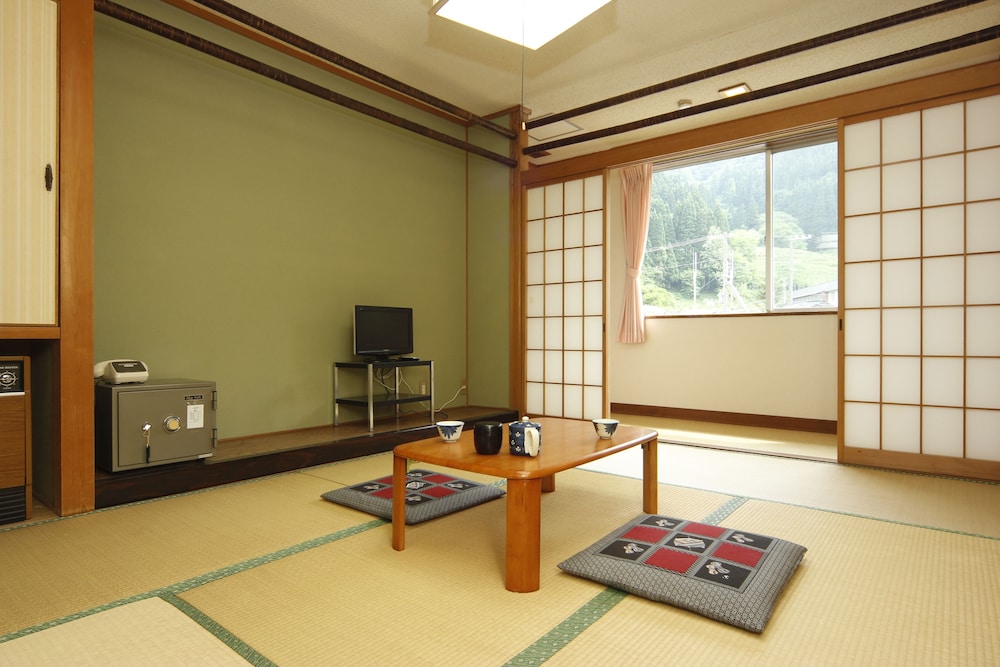 Japanese Style Room with Shared Bathroom photo 1