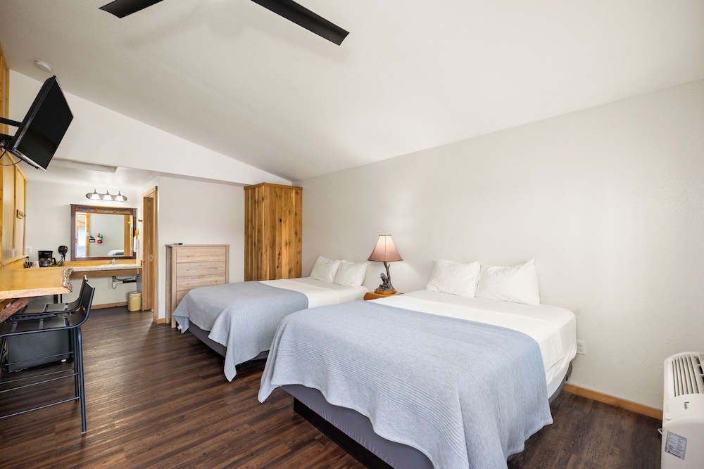 Standard Room, 2 Double Beds photo 2