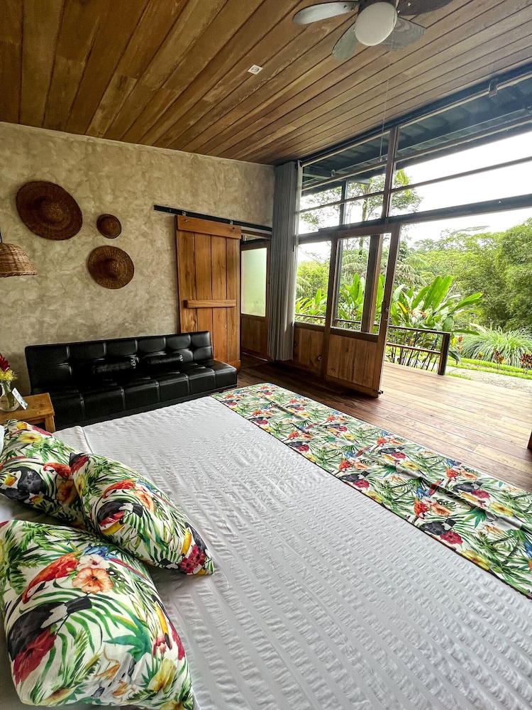 Deluxe Double Room, 1 King Bed with Sofa bed, Accessible, Refrigerator (Fan) photo 3