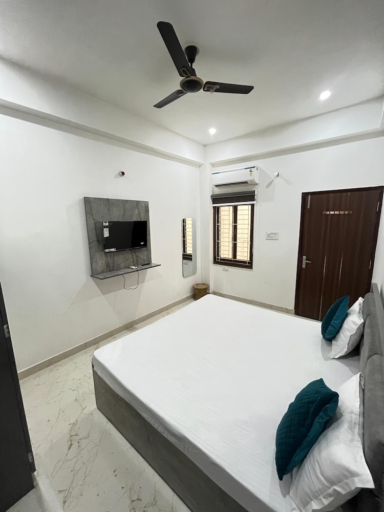 Deluxe Double Room, Balcony, City View