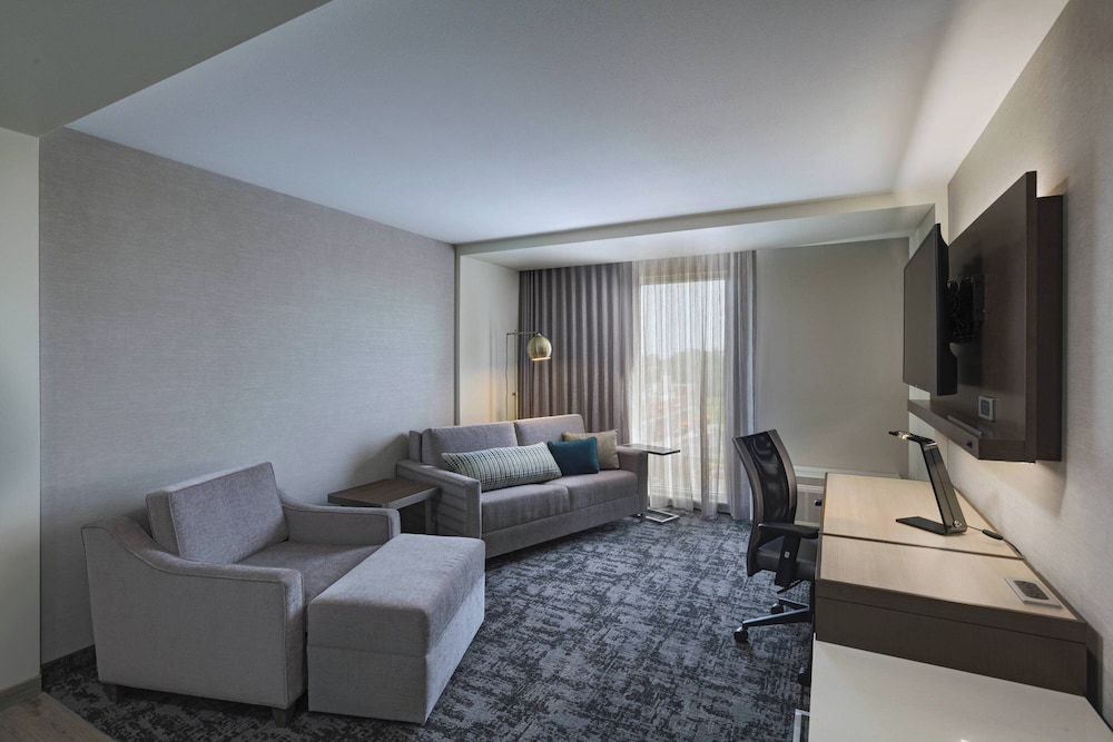 Suite, 1 Bedroom - Photo 4