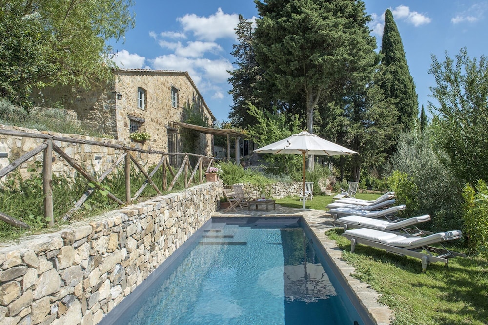 Villa photo 2