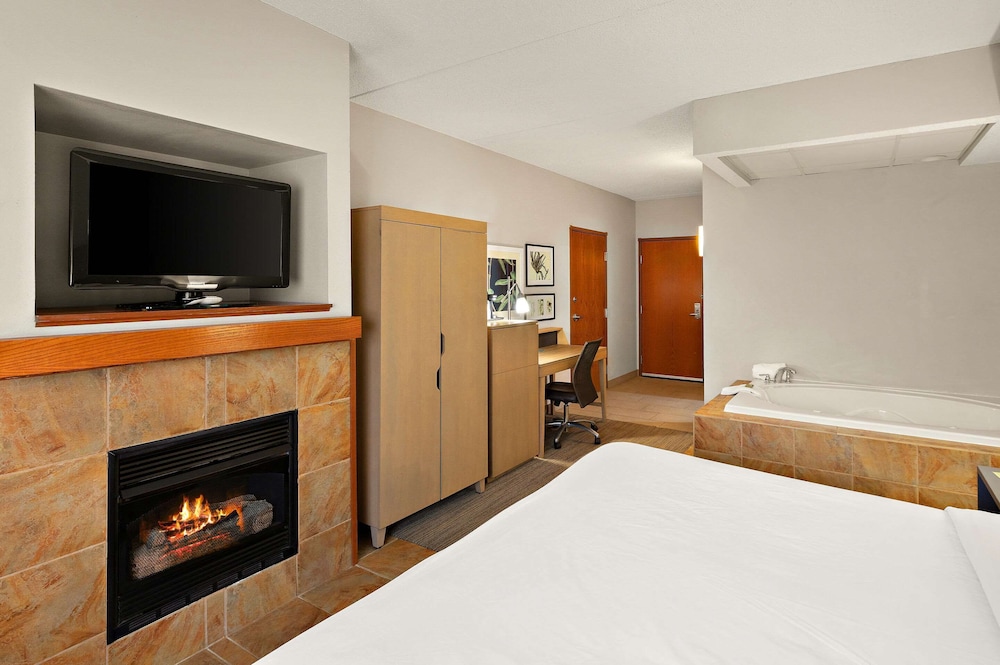 Suite, 1 King Bed, Accessible, Jetted Tub (NonSmoking  ) - Photo 3