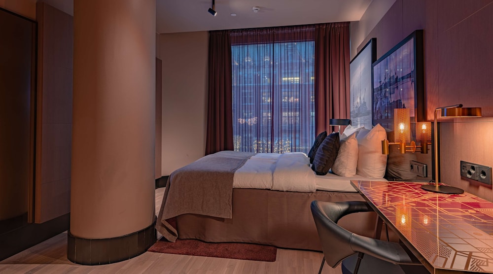 Grand Room, 1 King Bed