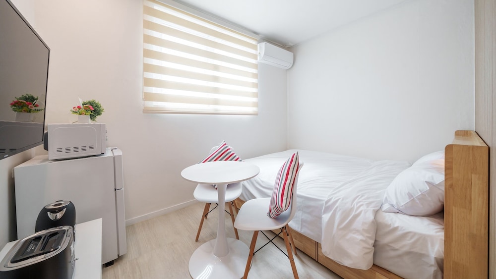 Basic Room, 1 Bedroom (201(Couple room / No cooking allowed))