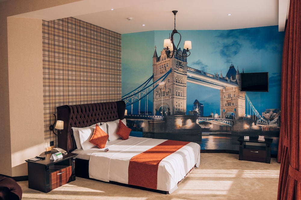 Suite - Photo 1