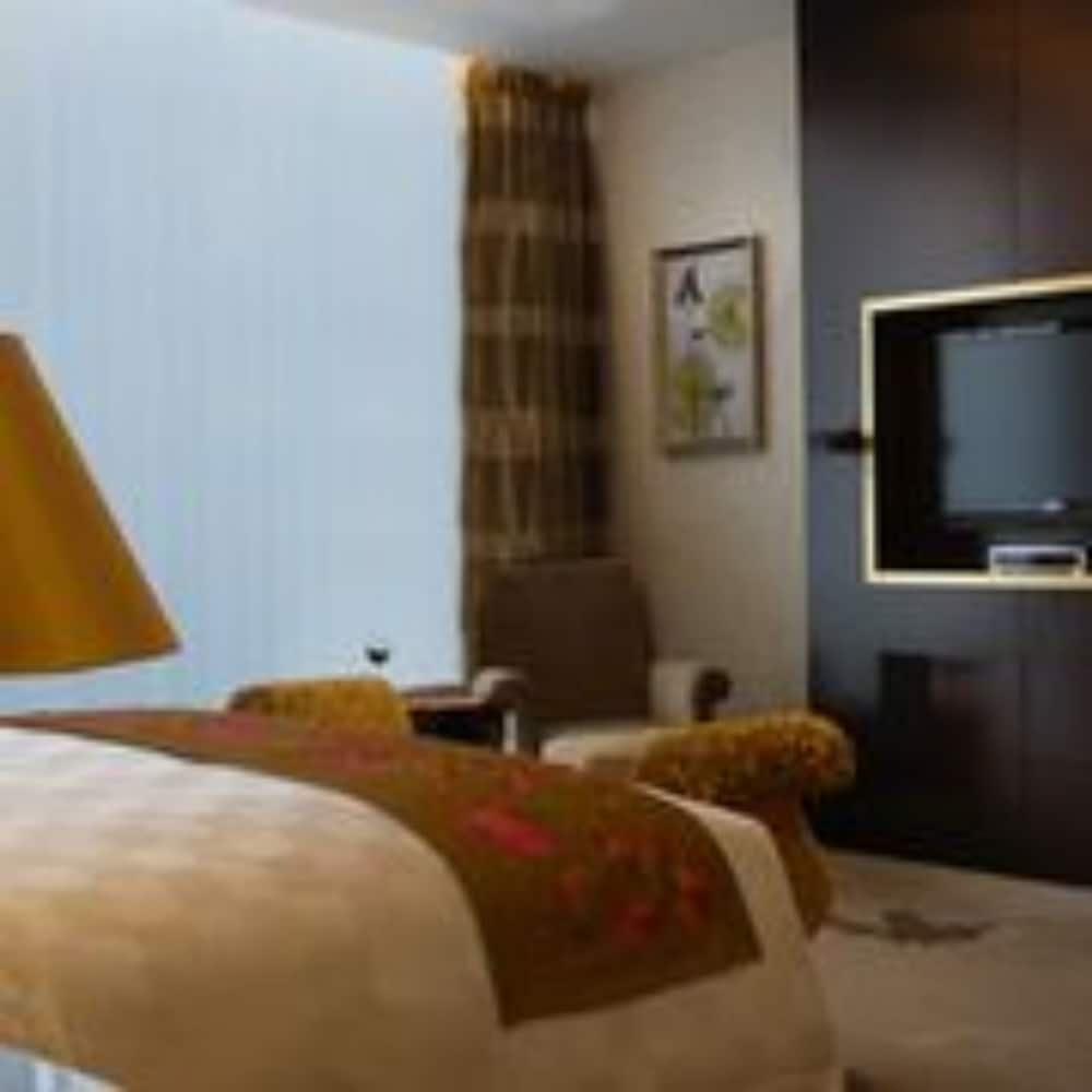 Classic Room, 1 King Bed (High Floor) - Photo 4