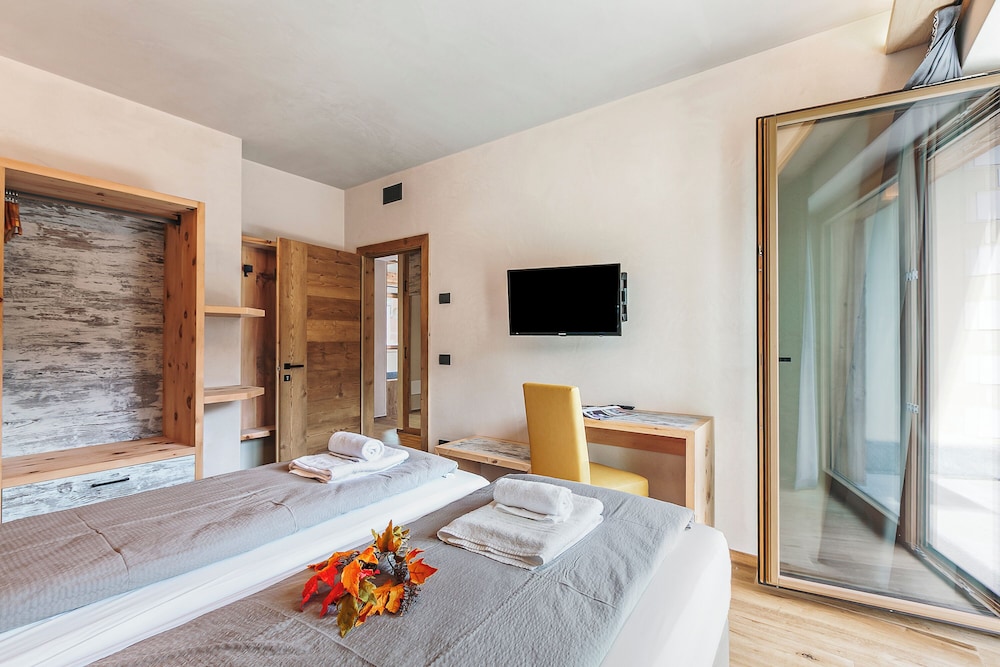 Family Apartment, Multiple Bedrooms, 2 Bathrooms (Livia)