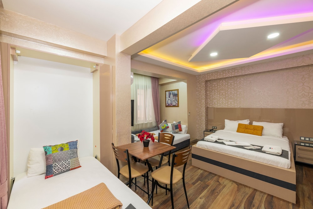 G)  Deluxe Aile Suite photo 2