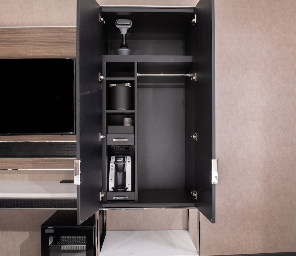 Premium Room, 1 King Bed, Balcony, City View