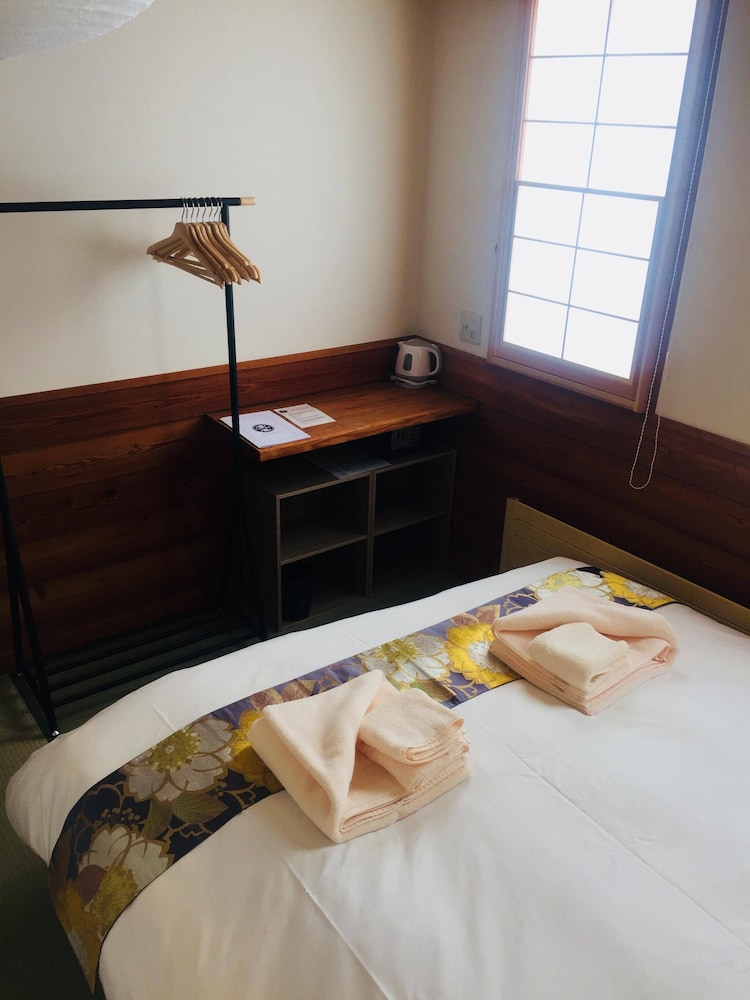 Deluxe Queen/Twin with Ensuite photo 1