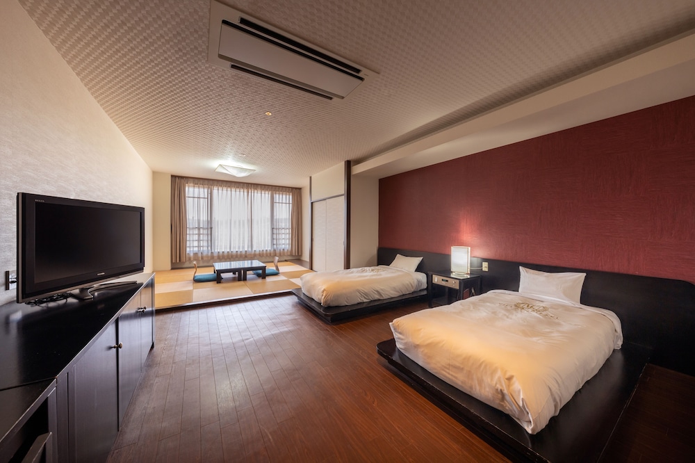 Basic Quadruple Room, Non Smoking, Mountain View