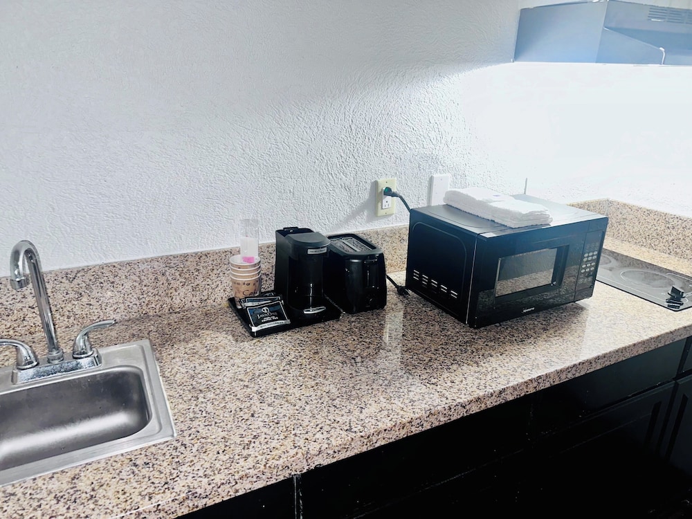 Standard Suite, 1 King Bed, Non Smoking, Refrigerator & Microwave - Photo 3