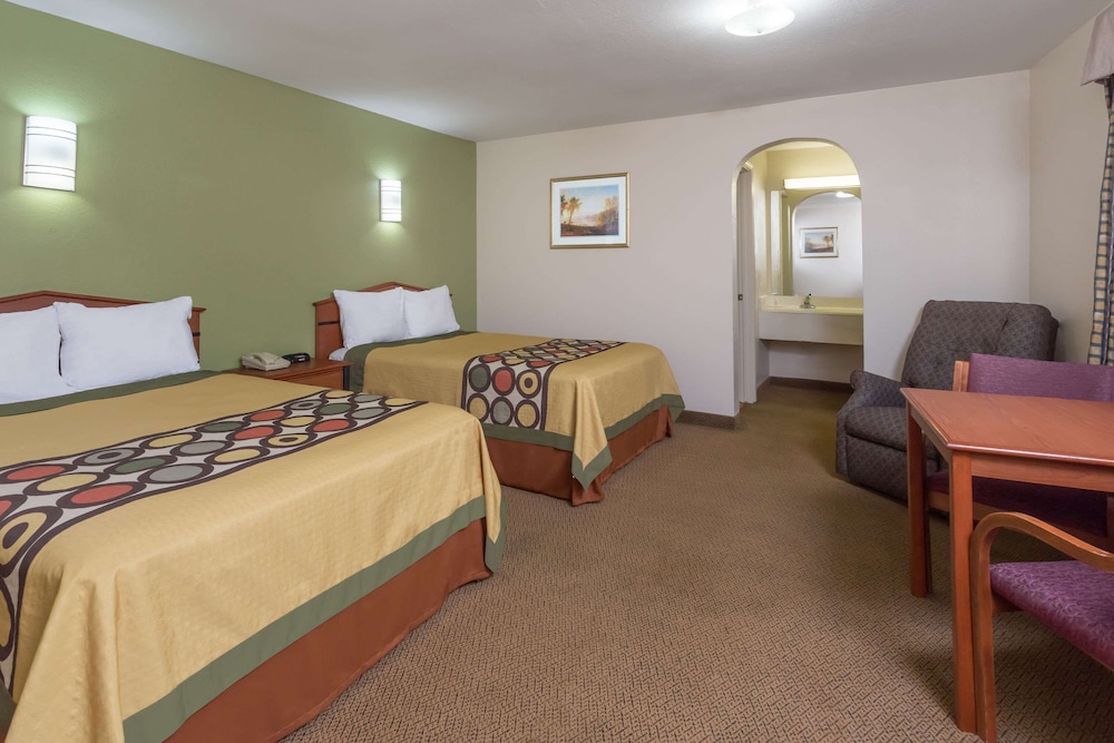 Suite, 2 Double Beds, Jetted Tub photo 2