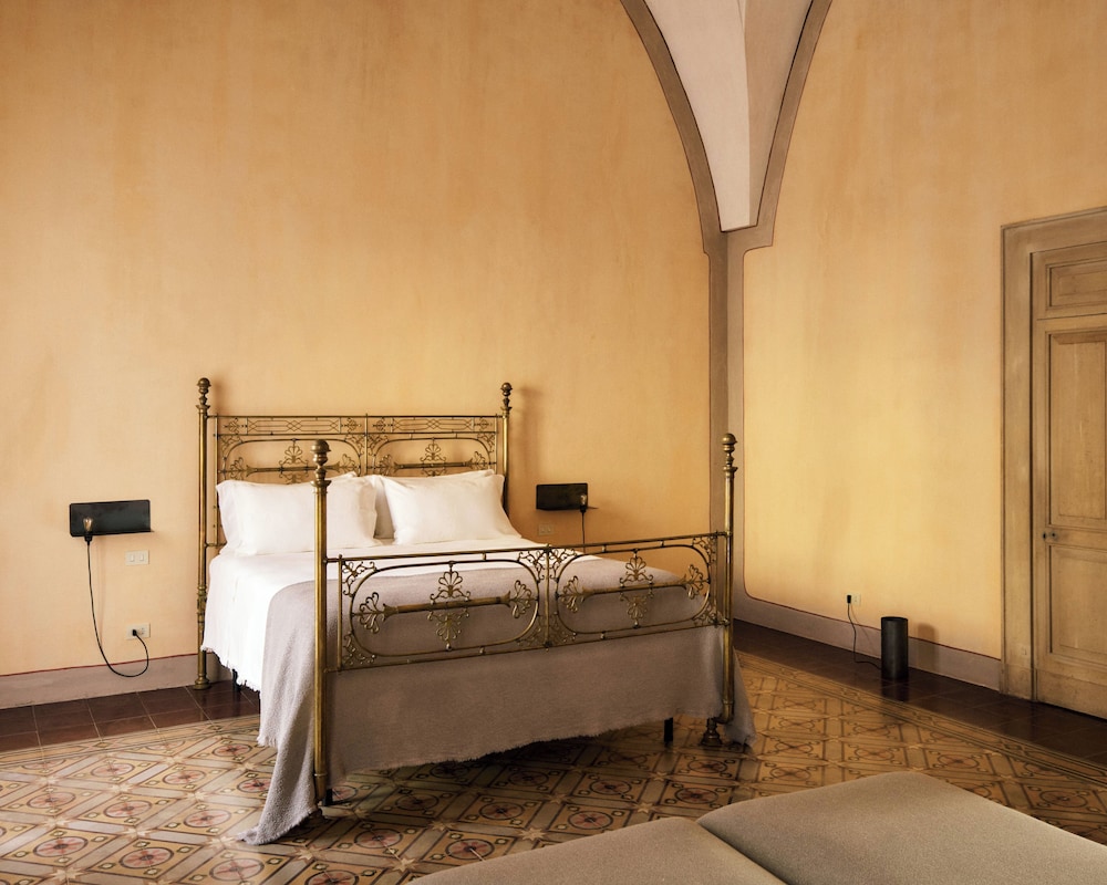 Deluxe Room, 1 King Bed (Royal Suite) photo 1