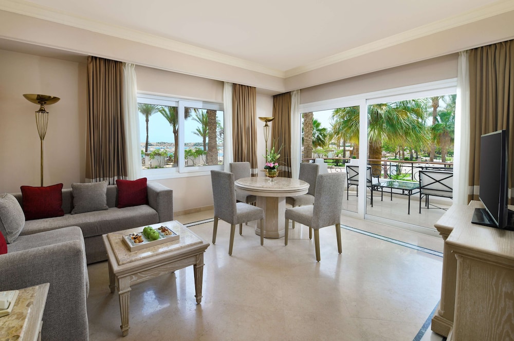 Junior Suite, 1 Queen Bed (Sea & Pool View)