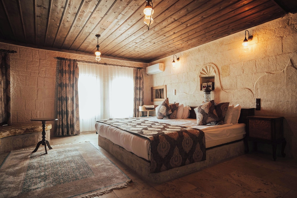 Deluxe Stone Suite with Stone - Photo 27