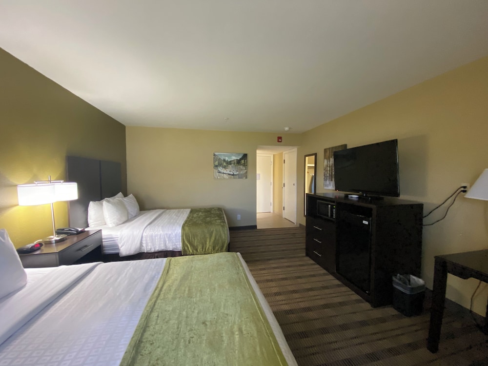 Standard Room, 2 Queen Beds, Non Smoking, Lake View photo 2