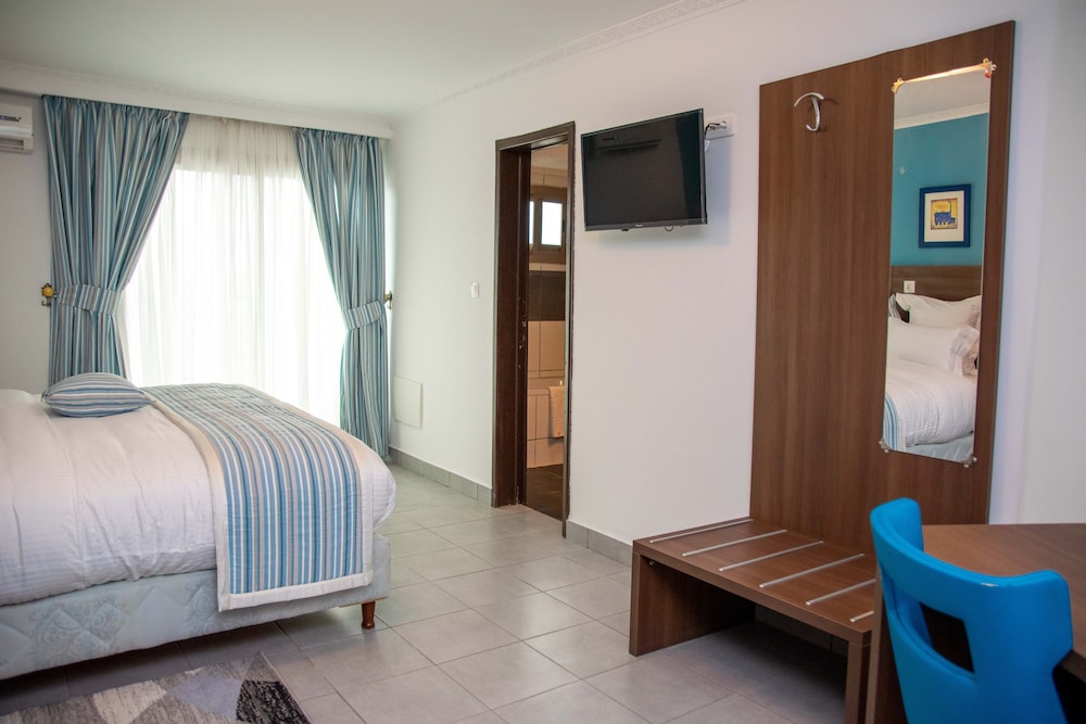 Standard Room photo 2